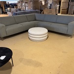 Hoekbank + hocker, groen stof, rvs poten